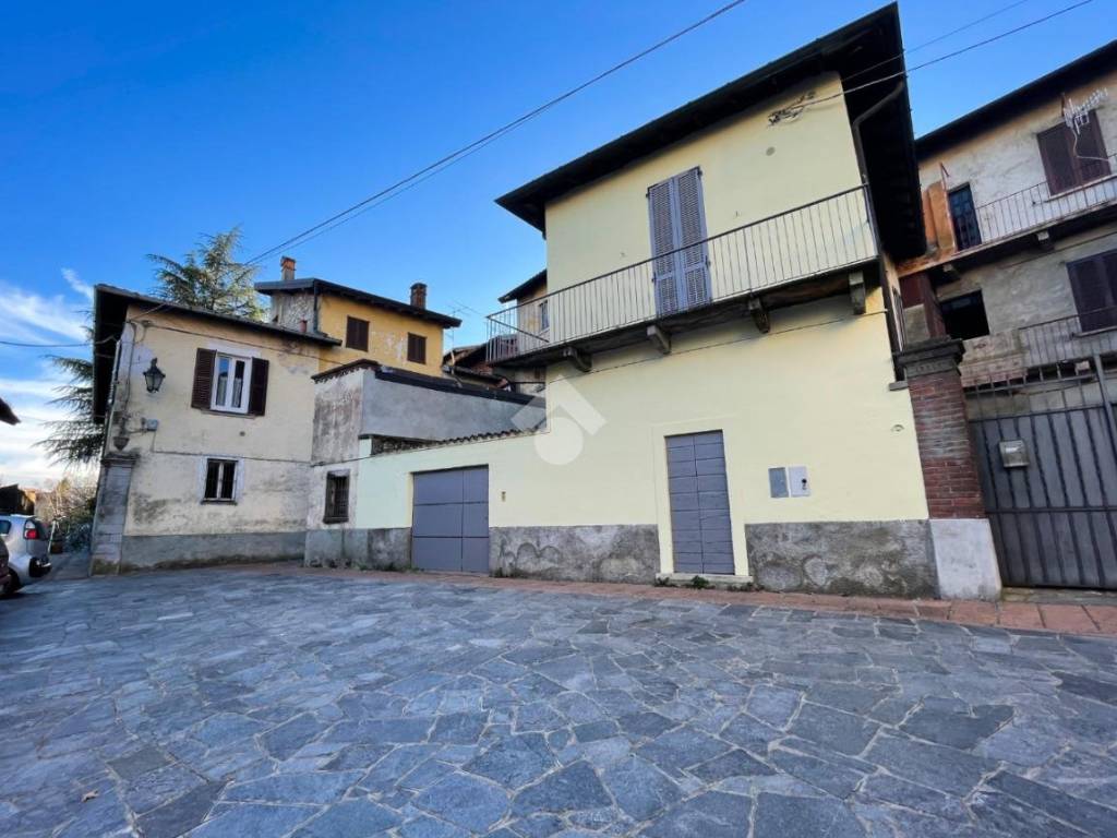 casa indipendente in vendita ad Arcisate