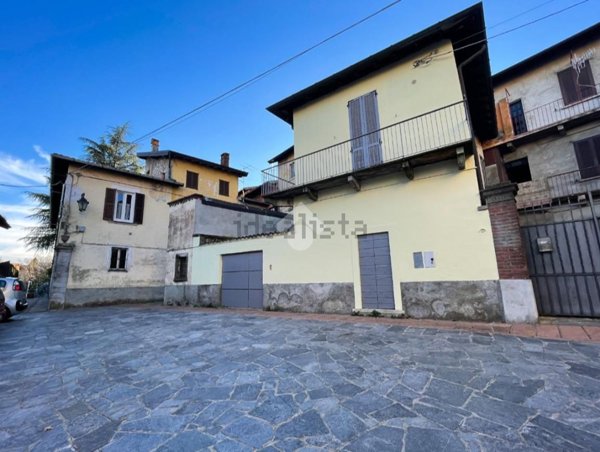 casa indipendente in vendita ad Arcisate