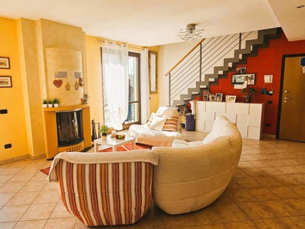 appartamento in vendita ad Arcisate in zona Brenno Useria