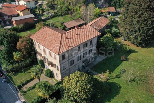 casa indipendente in vendita ad Arcisate in zona Brenno Useria