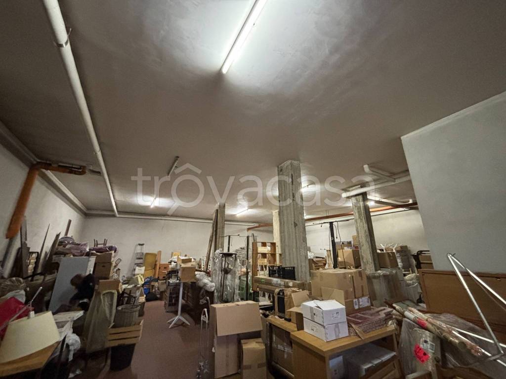 locale commerciale in vendita ad Arcisate