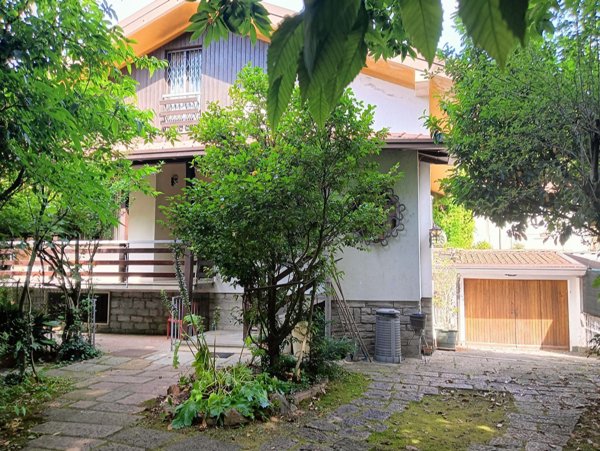 casa indipendente in vendita ad Arcisate