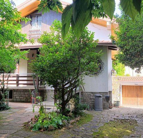 casa indipendente in vendita ad Arcisate