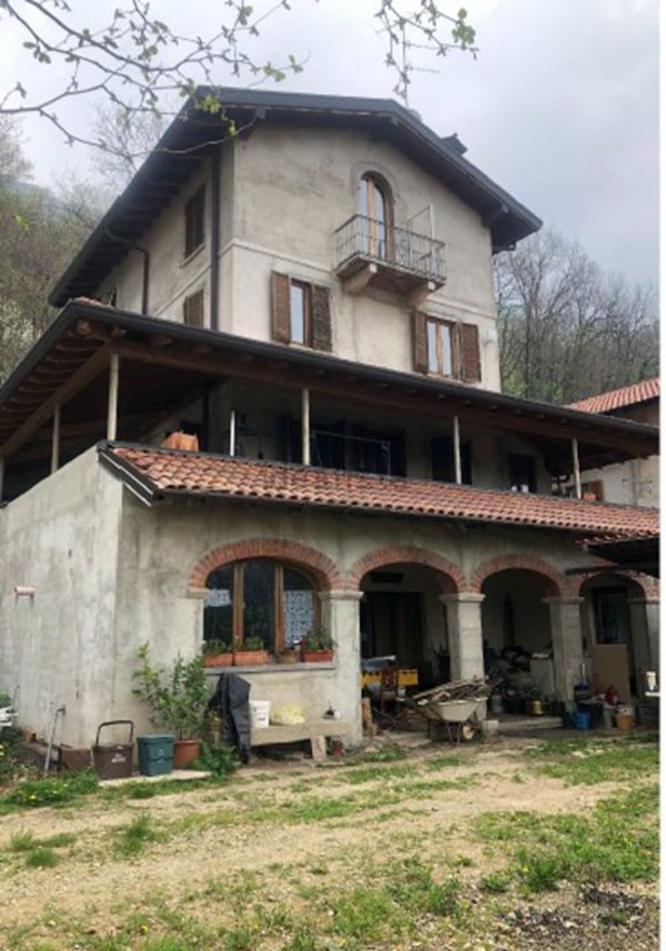 casa indipendente in vendita ad Arcisate