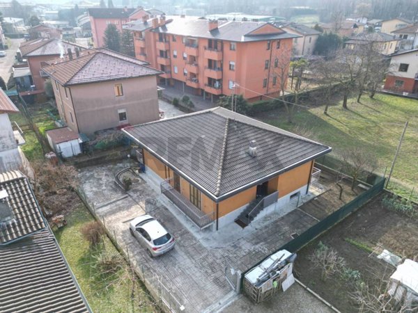 casa indipendente in vendita ad Arcisate