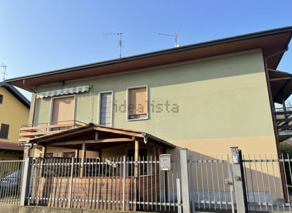 casa indipendente in vendita ad Arcisate