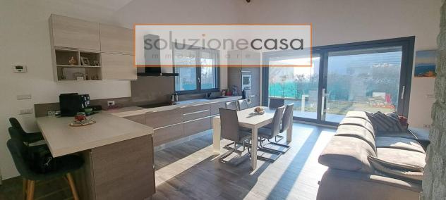 casa indipendente in vendita ad Arcisate in zona Brenno Useria