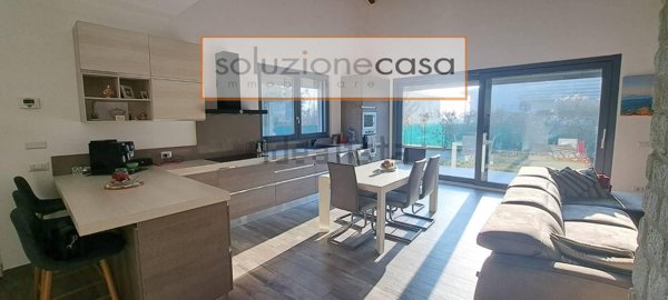 casa indipendente in vendita ad Arcisate