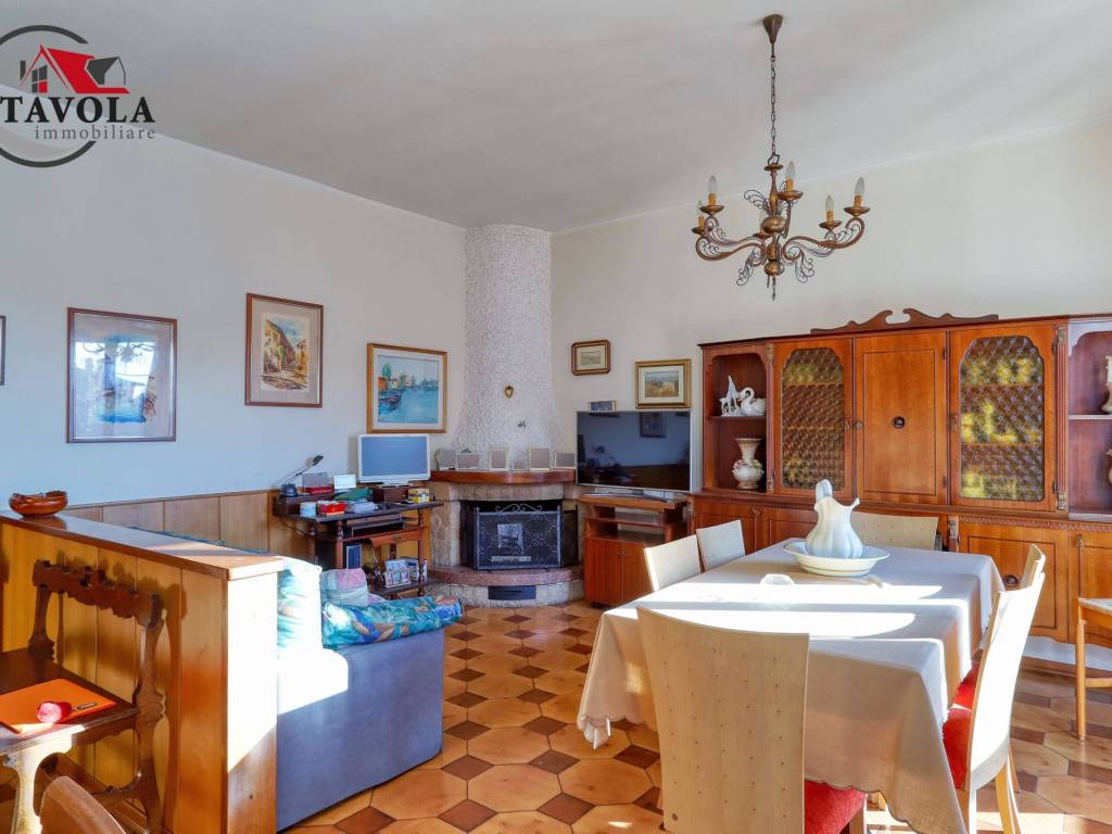 appartamento in vendita ad Arcisate in zona Brenno Useria