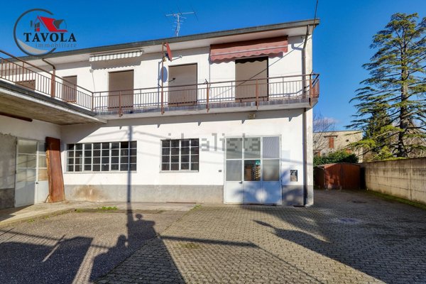 appartamento in vendita ad Arcisate in zona Brenno Useria