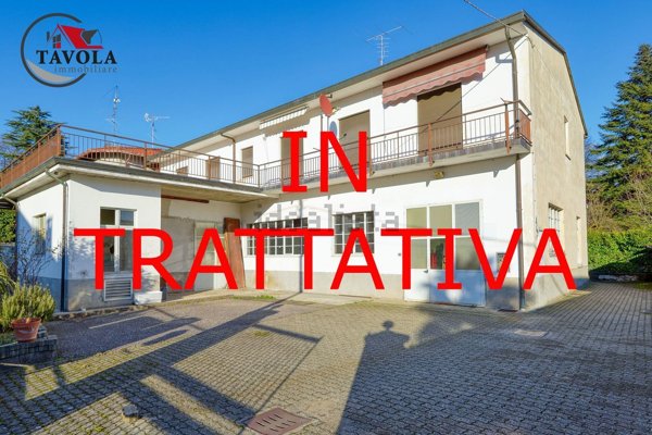 capannone in vendita ad Arcisate in zona Brenno Useria