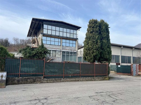 ufficio in vendita ad Arcisate in zona Brenno Useria