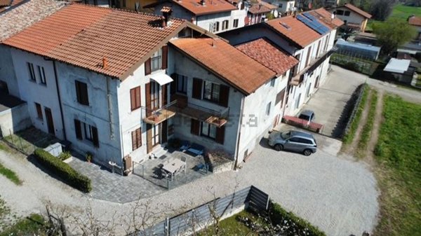 casa indipendente in vendita ad Arcisate