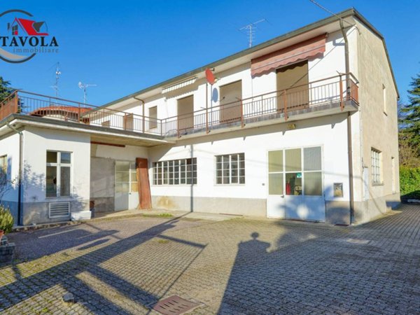 appartamento in vendita ad Arcisate in zona Brenno Useria