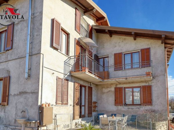 casa indipendente in vendita ad Arcisate