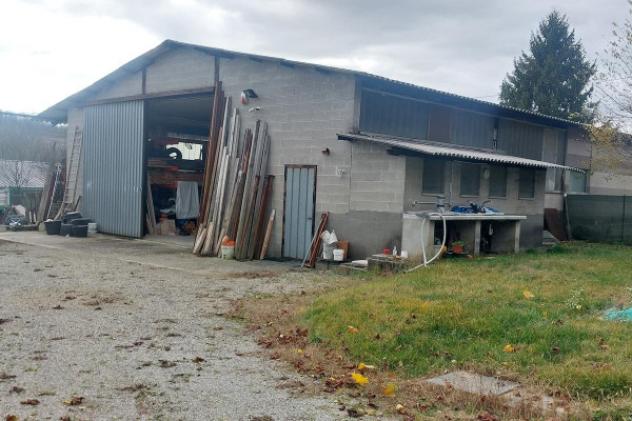 locale commerciale in vendita ad Arcisate