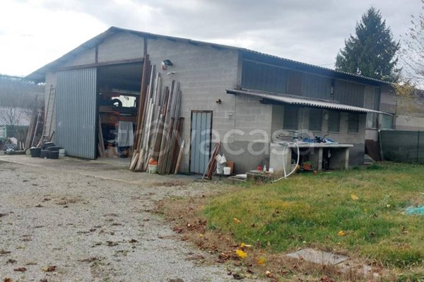 locale commerciale in vendita ad Arcisate