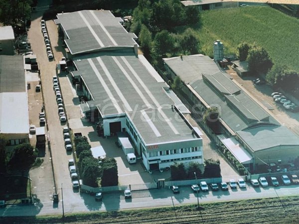 locale commerciale in vendita ad Arcisate