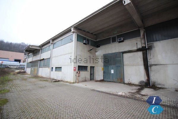 capannone in vendita ad Arcisate