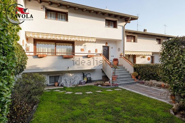 casa indipendente in vendita ad Arcisate