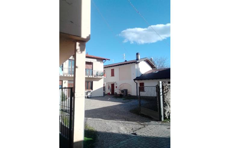 appartamento in vendita ad Arcisate in zona Brenno Useria