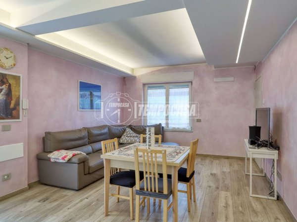 casa indipendente in vendita ad Arcisate in zona Brenno Useria