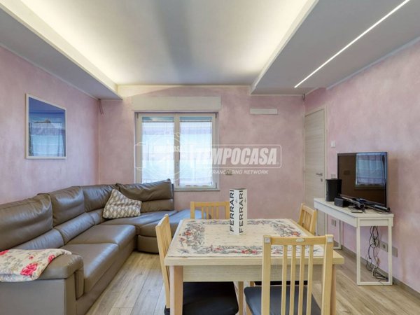casa indipendente in vendita ad Arcisate in zona Brenno Useria