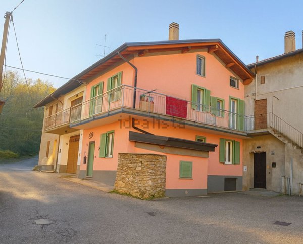 casa semindipendente in vendita ad Arcisate