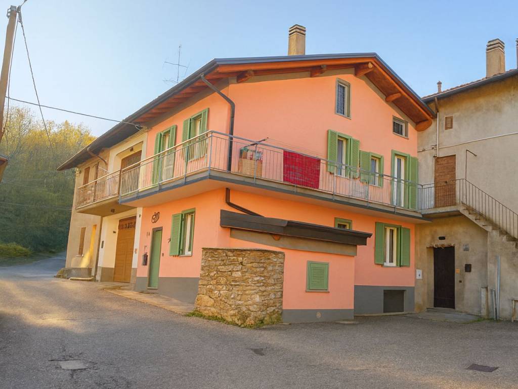 casa indipendente in vendita ad Arcisate
