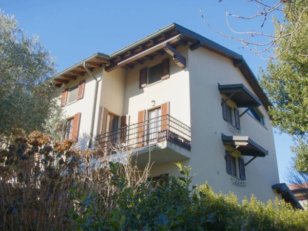 casa indipendente in vendita ad Arcisate