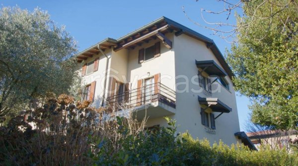 casa indipendente in vendita ad Arcisate