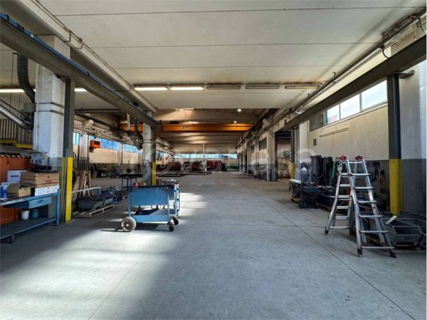 locale commerciale in vendita ad Arcisate