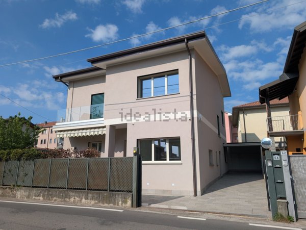 casa indipendente in vendita ad Arcisate