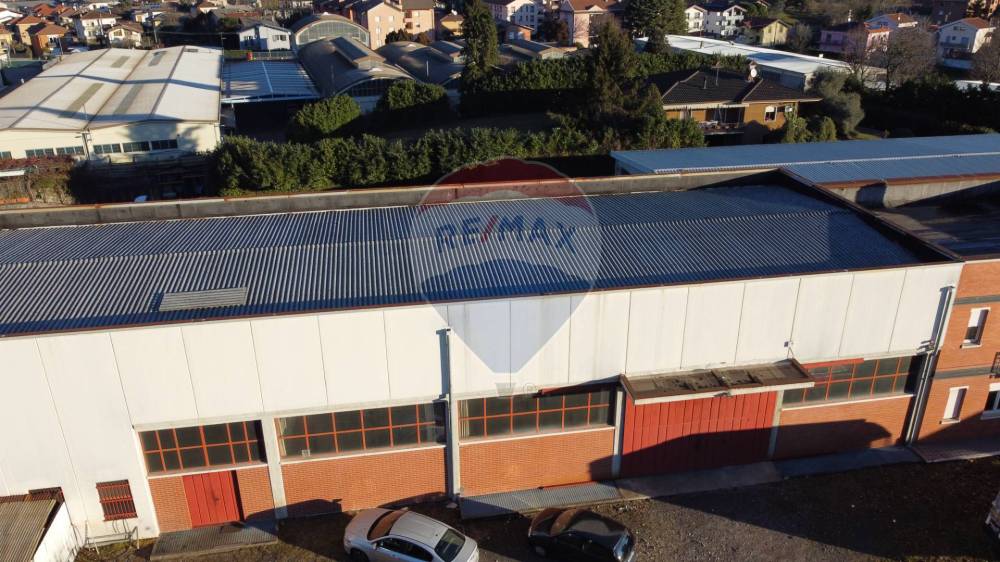 capannone in vendita ad Arcisate in zona Brenno Useria