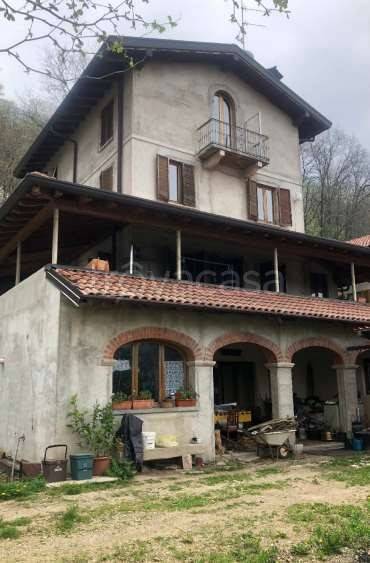 casa indipendente in vendita ad Arcisate