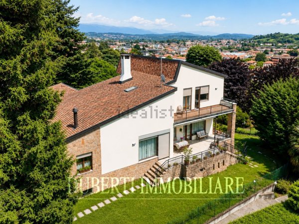 casa indipendente in vendita ad Arcisate