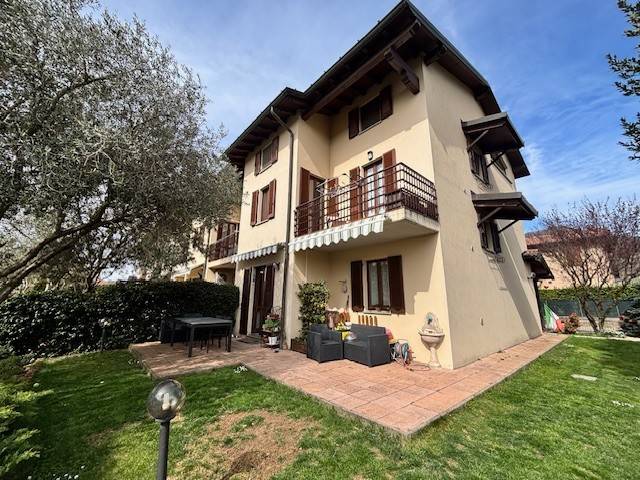casa indipendente in vendita ad Arcisate