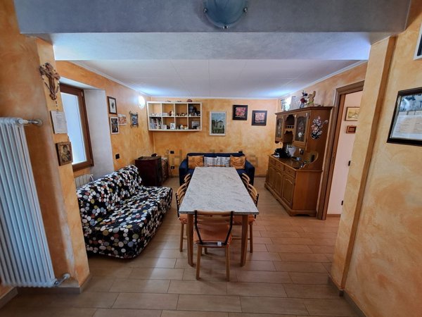 appartamento in vendita ad Arcisate in zona Brenno Useria