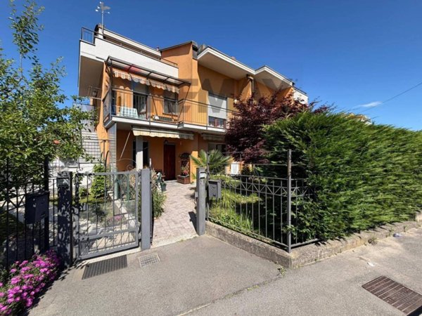appartamento in vendita ad Arcisate in zona Brenno Useria