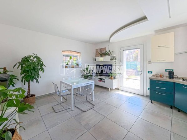 appartamento in vendita ad Arcisate in zona Brenno Useria