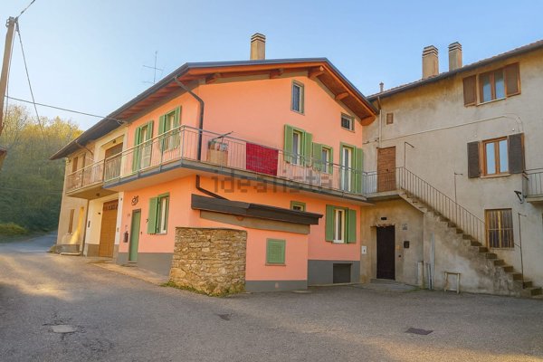 appartamento in vendita ad Arcisate in zona Brenno Useria