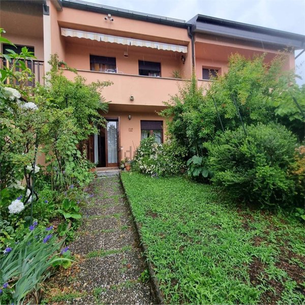 casa indipendente in vendita ad Arcisate in zona Brenno Useria
