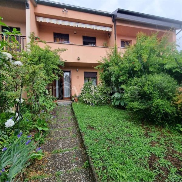 casa indipendente in vendita ad Arcisate in zona Brenno Useria