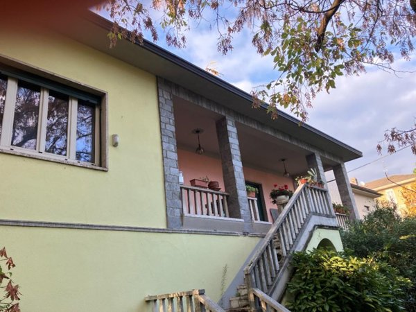 casa indipendente in vendita ad Arcisate