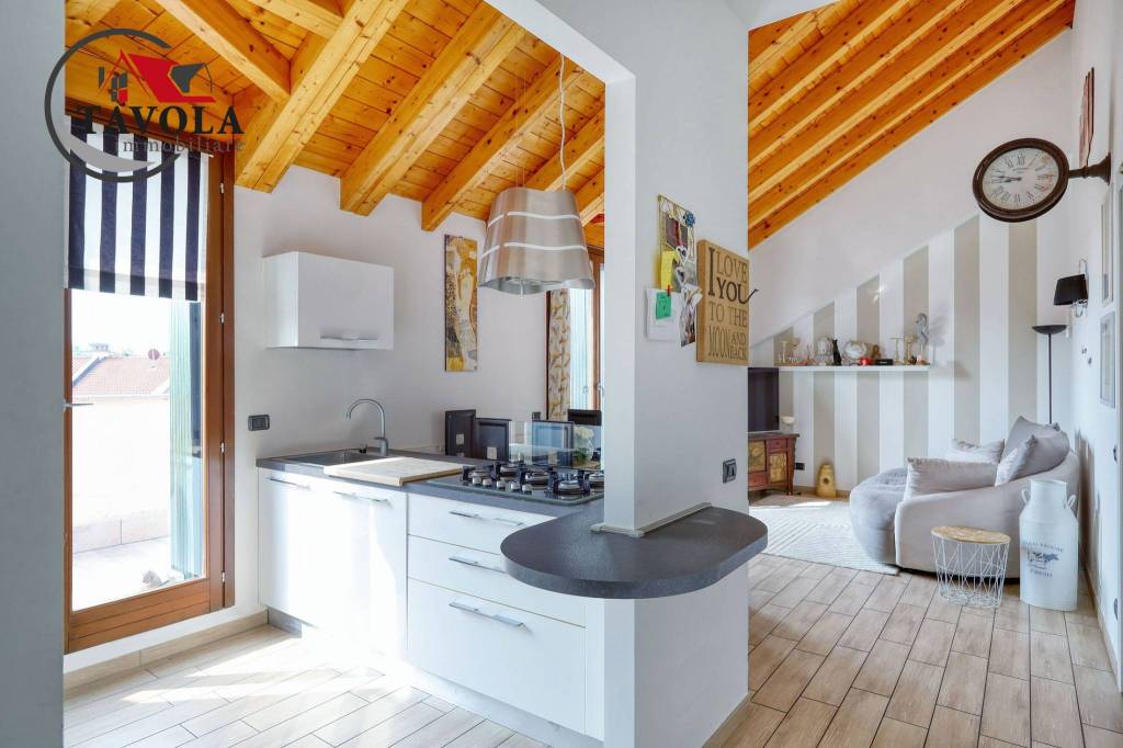 appartamento in vendita ad Arcisate in zona Brenno Useria