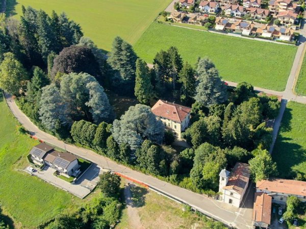 casa indipendente in vendita ad Arcisate in zona Velmaio