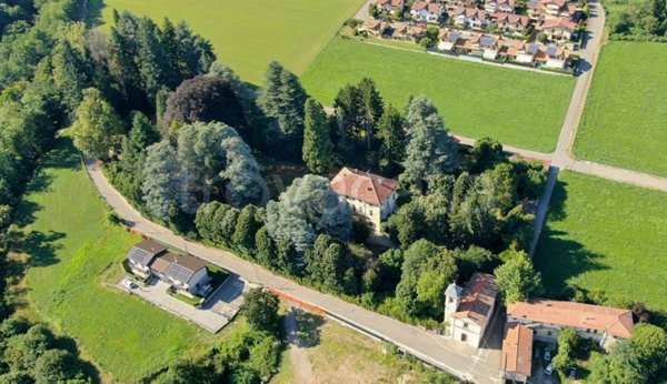 casa indipendente in vendita ad Arcisate in zona Velmaio