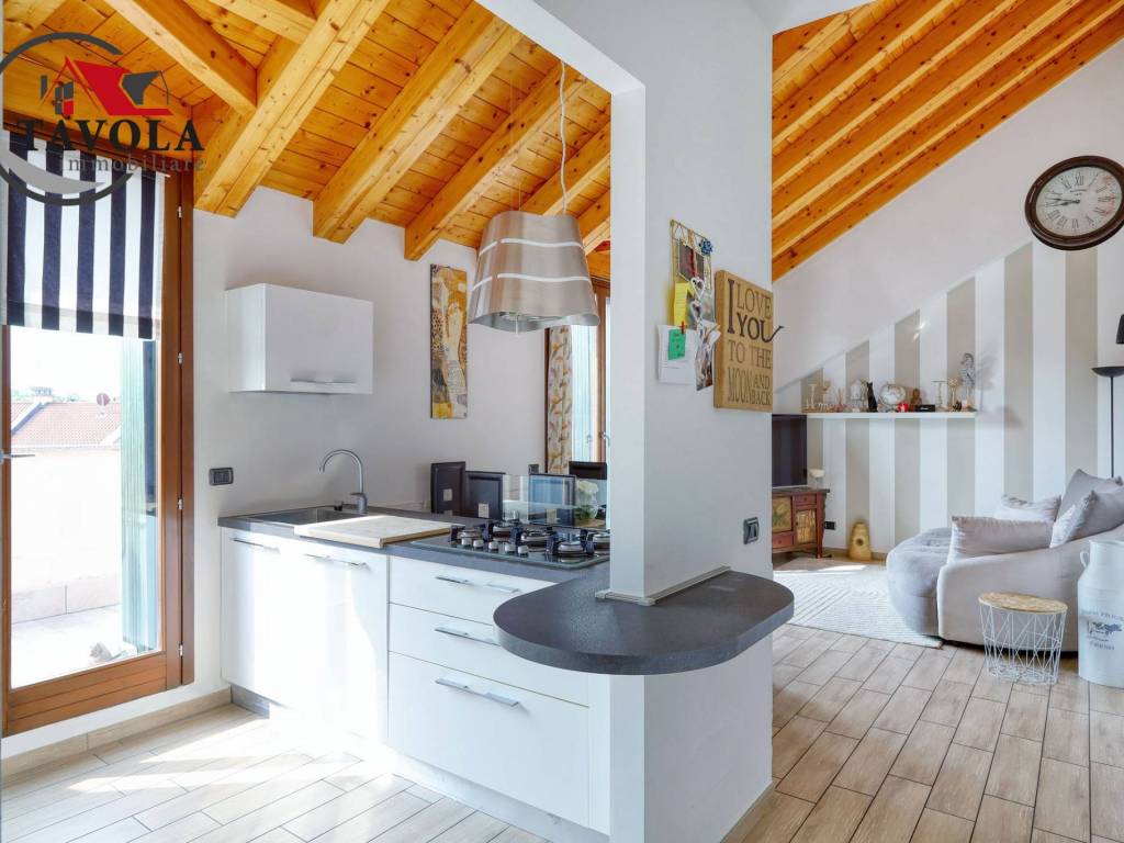 appartamento in vendita ad Arcisate in zona Brenno Useria