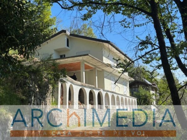 casa indipendente in vendita ad Arcisate