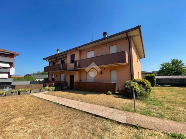 appartamento in vendita ad Arcisate in zona Brenno Useria